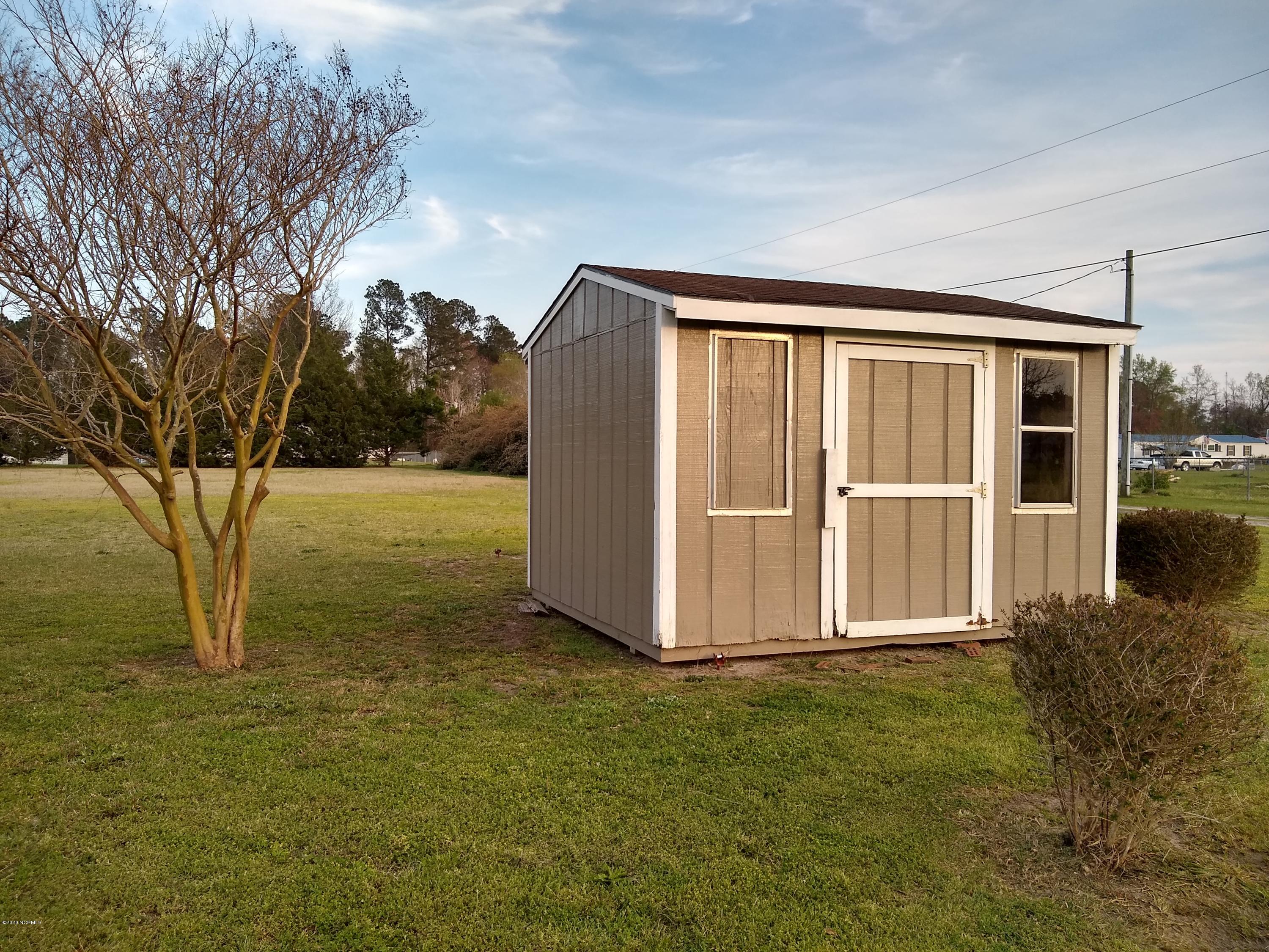 396 Morton Farm Road Hubert, NC 28539 - Photo 9 of 48 Shed