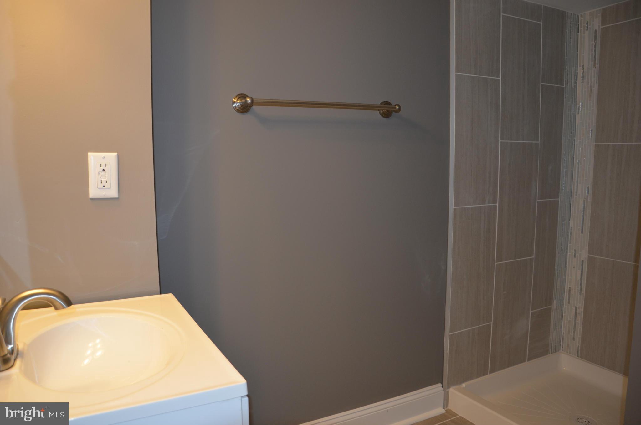 404 Holy Cross Road Baltimore, MD 21225 - Photo 19 of 24 Bath