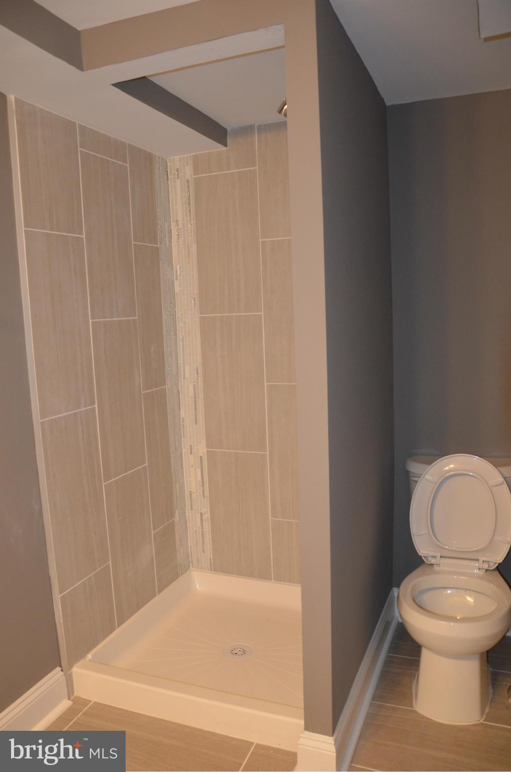 404 Holy Cross Road Baltimore, MD 21225 - Photo 20 of 24 Bath