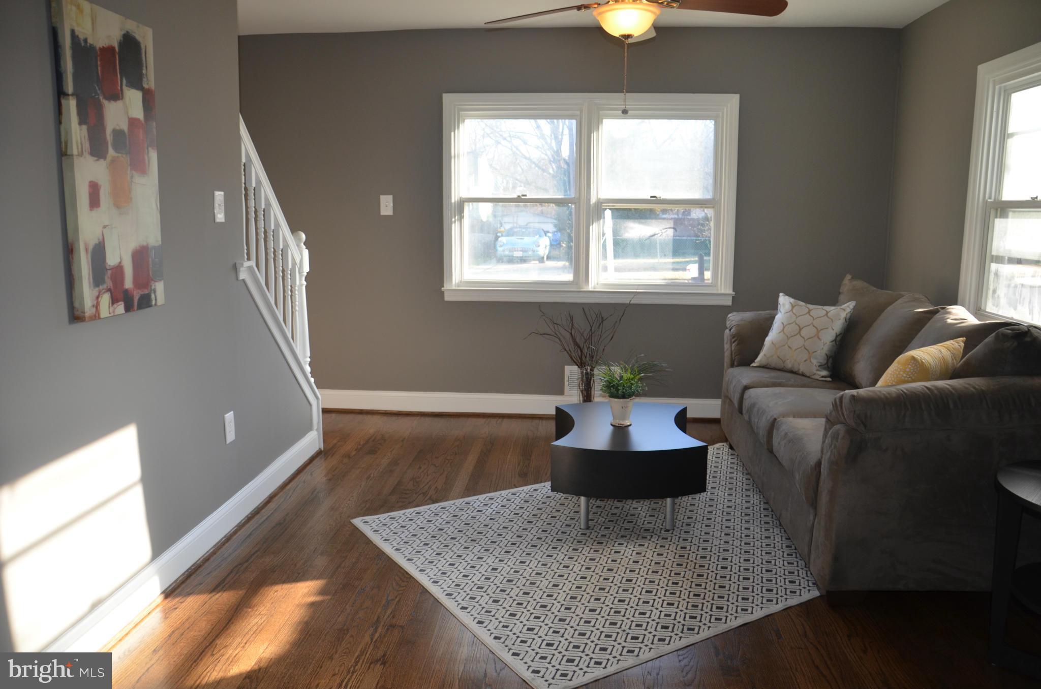 404 Holy Cross Road Baltimore, MD 21225 - Photo 8 of 24 Family Room