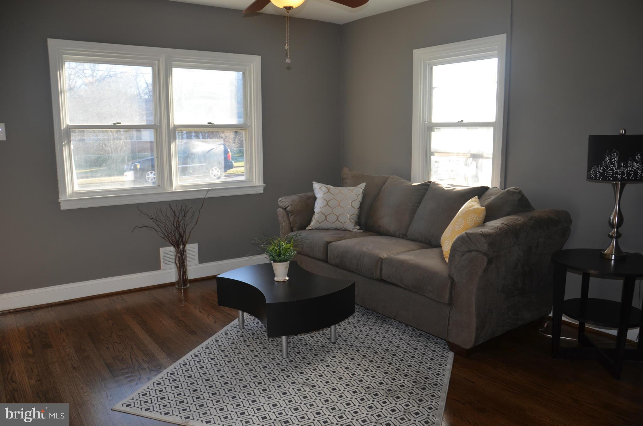 404 Holy Cross Road Baltimore, MD 21225 - Photo 9 of 24 Family Room