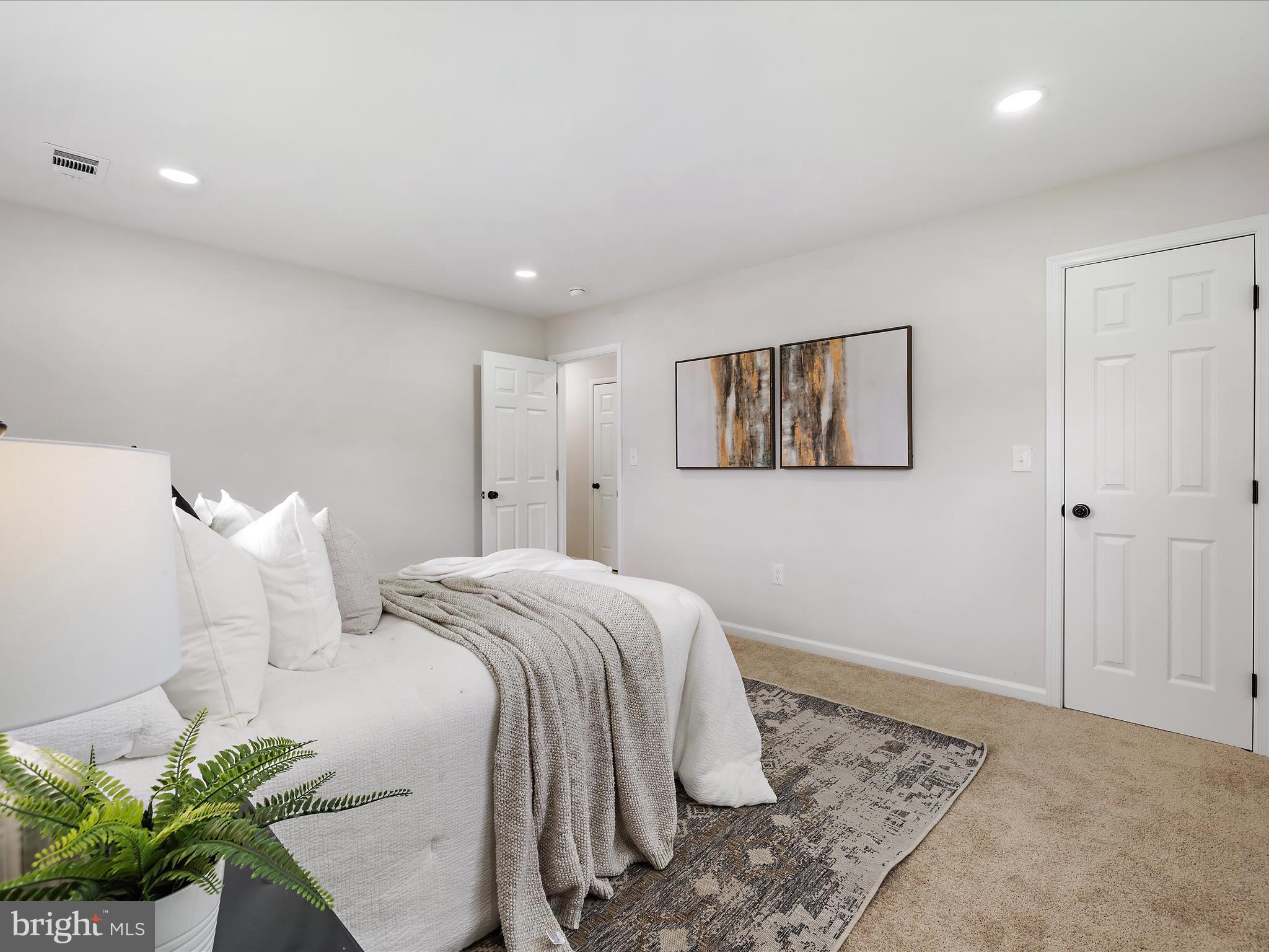 7040 Windsor Mill Road Gwynn Oak, MD 21207 - Photo 20 of 34 Primary Bedroom