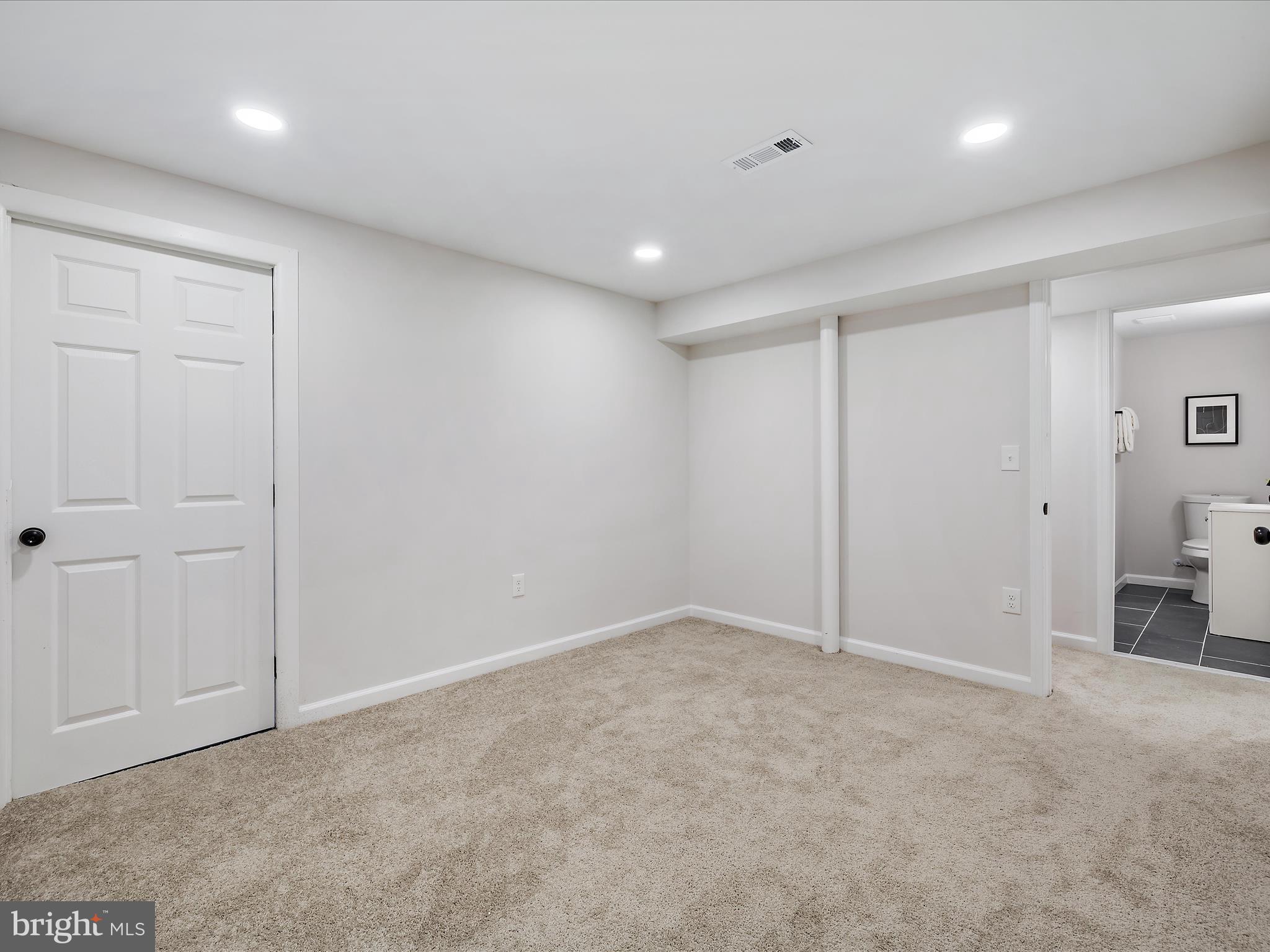 7040 Windsor Mill Road Gwynn Oak, MD 21207 - Photo 21 of 34 Den