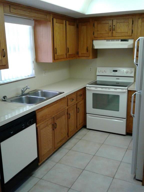 2323 Linton Ridge Circle, Unit D4 Delray Beach, FL 33444 - Photo 2 of 11 Photo 2