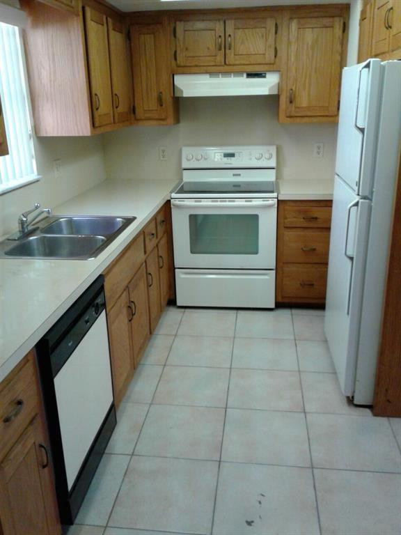 2323 Linton Ridge Circle, Unit D4 Delray Beach, FL 33444 - Photo 3 of 11 Photo 3