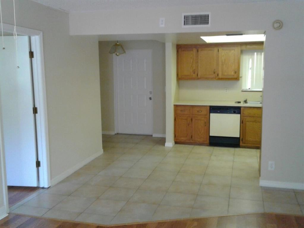 2323 Linton Ridge Circle, Unit D4 Delray Beach, FL 33444 - Photo 4 of 11 Photo 4