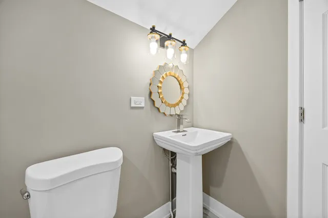 $269,900 | 209 North Hunter Street, Thornton, IL 60476