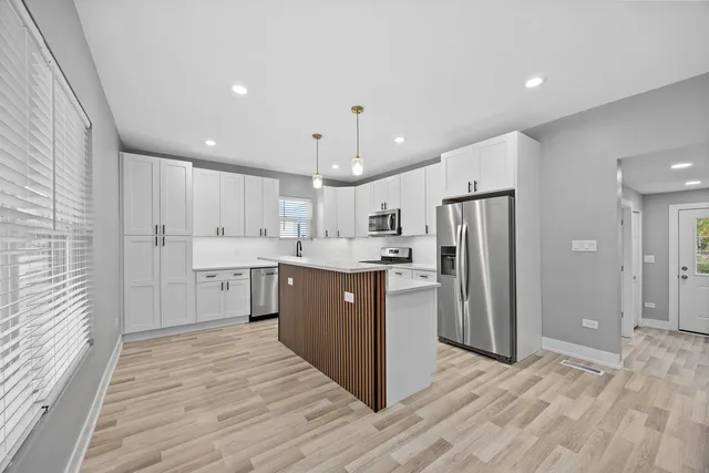 $269,900 | 209 North Hunter Street, Thornton, IL 60476