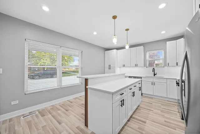 $269,900 | 209 North Hunter Street, Thornton, IL 60476