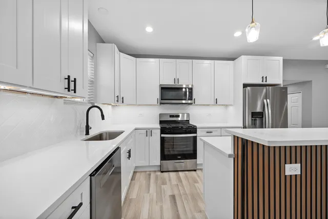 $269,900 | 209 North Hunter Street, Thornton, IL 60476