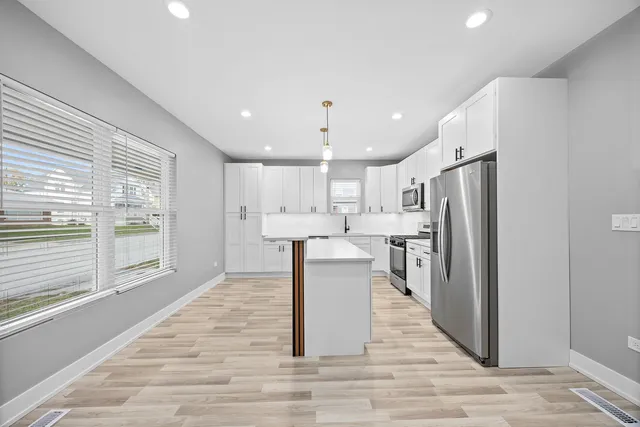 $269,900 | 209 North Hunter Street, Thornton, IL 60476