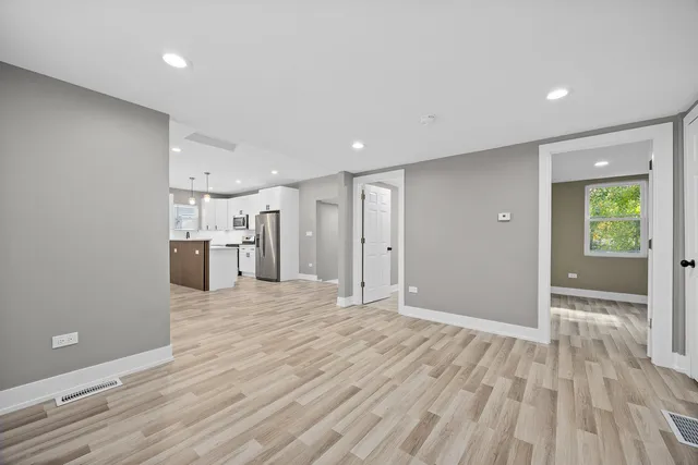 $269,900 | 209 North Hunter Street, Thornton, IL 60476