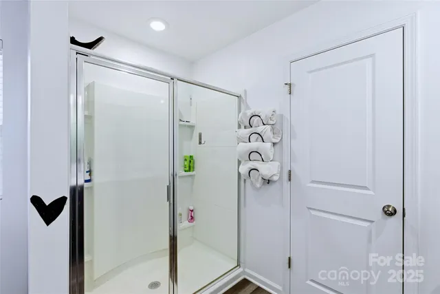 a close up view of a washer and dryer