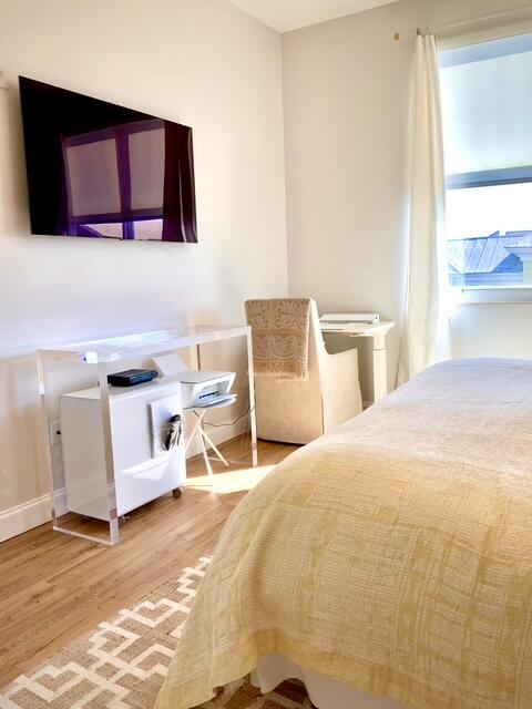 804 East Windward Way, Unit PH 21 Lantana, FL 33462 - Photo 19 of 46 a bedroom with a bed and chair