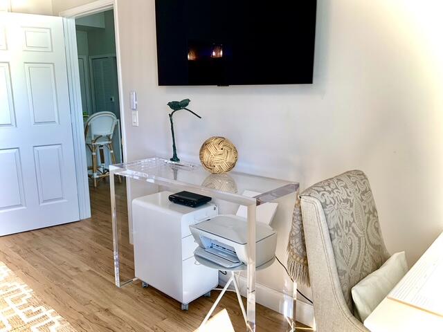 804 East Windward Way, Unit PH 21 Lantana, FL 33462 - Photo 20 of 46 a living room with furniture and a flat screen tv