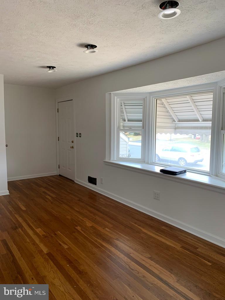 25 Miry Brook Road Hamilton, NJ 08690 - Photo 8 of 50 Large Bow window in Living Room