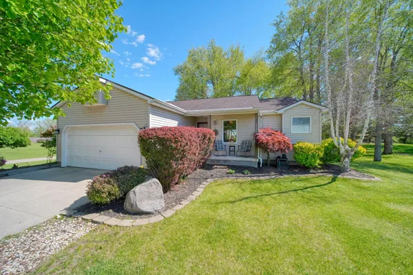 $289,900 | 13865 Northmoor Drive, Cement City, MI 49233
