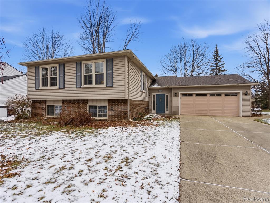 1595 Deerhurst Lane Rochester Hills, MI 48307 - Photo 2 of 40