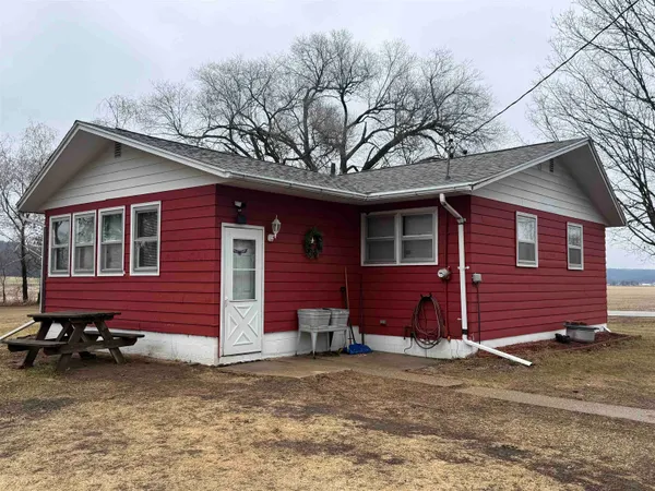 $220,000 | 33782 Highway 130, Lone Rock, WI 53556