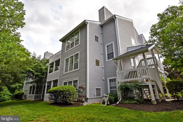 $2,100 | 12040 Cardamom Drive, Unit 12040, Woodbridge, VA 22192