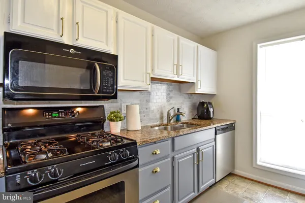 $2,100 | 12040 Cardamom Drive, Unit 12040, Woodbridge, VA 22192