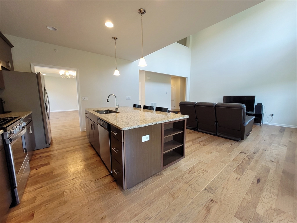 13 Walnut Way, Unit 13 Hopkinton, MA 01748 - Photo 5 of 32