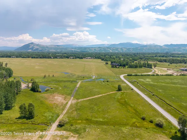 $7,200,000 | 11 Triangle Q Ranch Road, Wilson, WY 83014