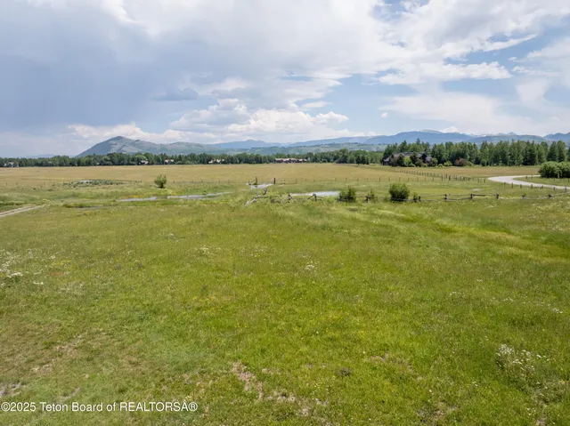 $7,200,000 | 11 Triangle Q Ranch Road, Wilson, WY 83014