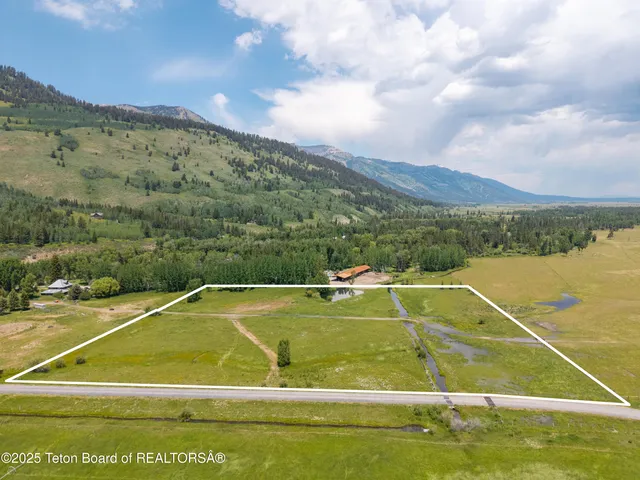 $7,200,000 | 11 Triangle Q Ranch Road, Wilson, WY 83014