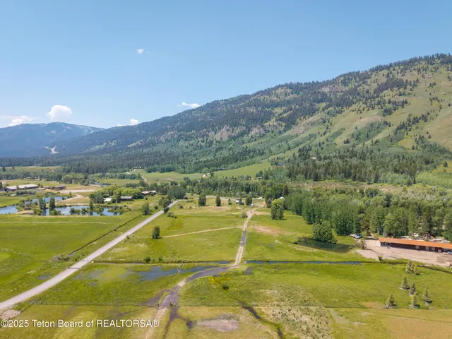 $7,200,000 | 11 Triangle Q Ranch Road, Wilson, WY 83014
