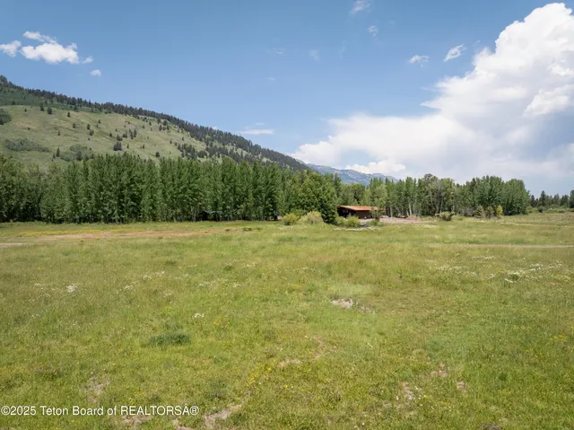 $7,200,000 | 11 Triangle Q Ranch Road, Wilson, WY 83014