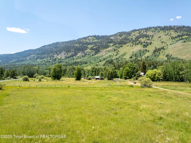 $7,200,000 | 11 Triangle Q Ranch Road, Wilson, WY 83014