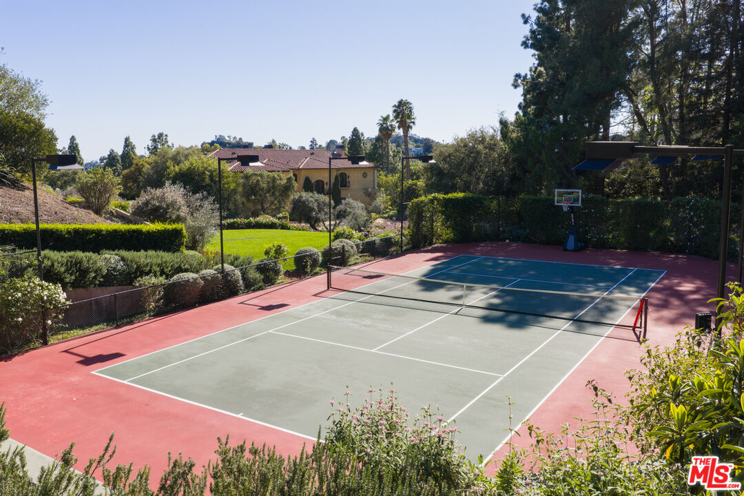 13058 Rivers Road Los Angeles, CA 90049 - Photo 14 of 16