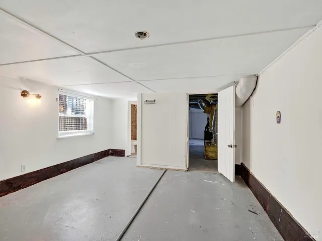 a view of a big room with closet and windows