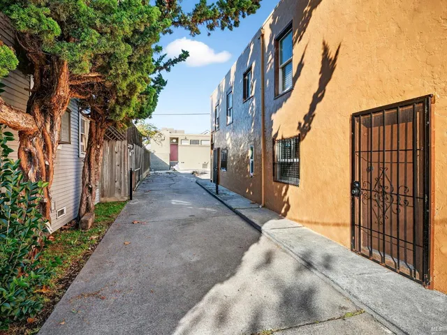 a view of a back yard of the house