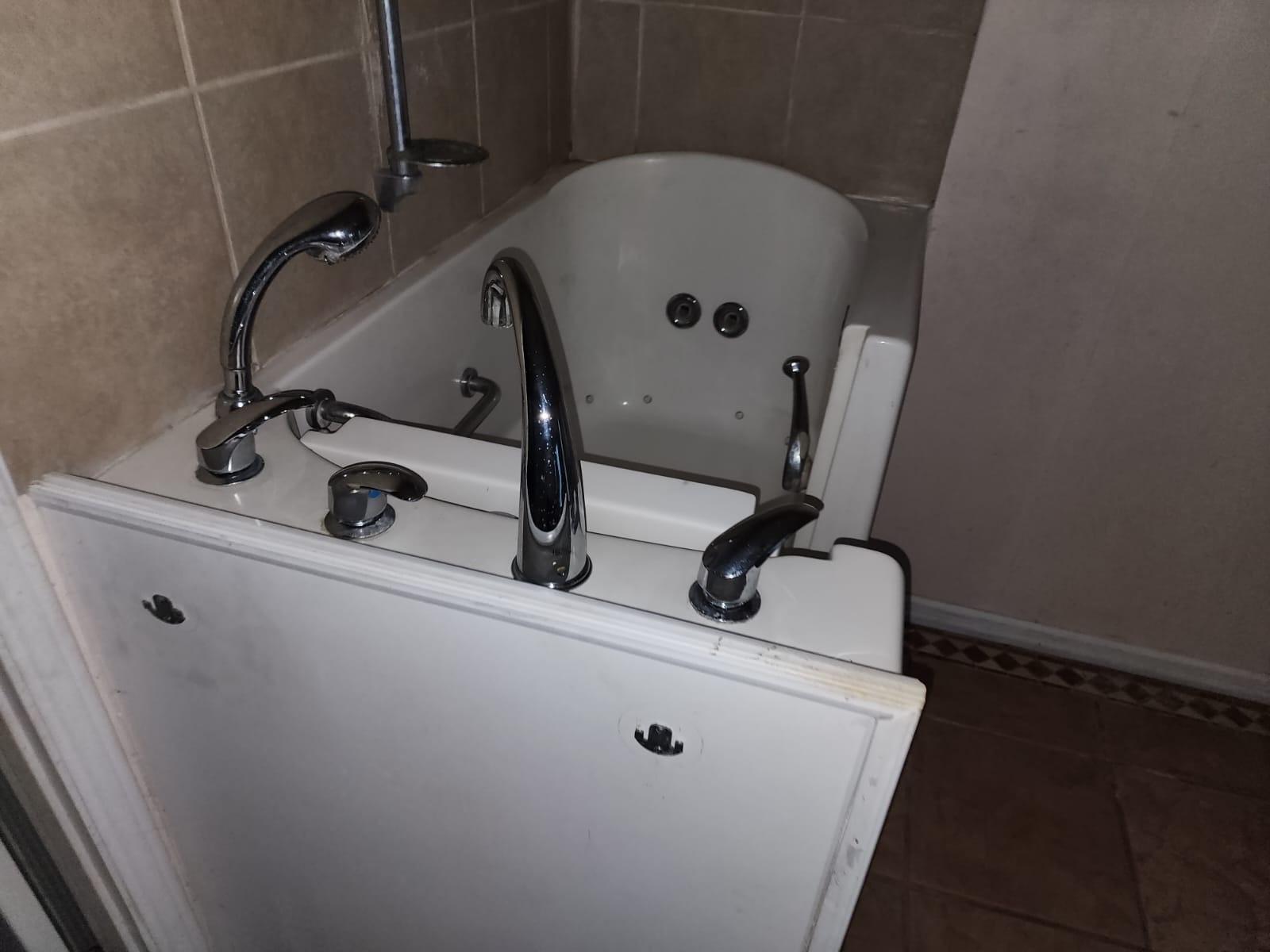 3 Brandon Road Huntsville, TX 77320 - Photo 11 of 16 Primary Walk-In Tub