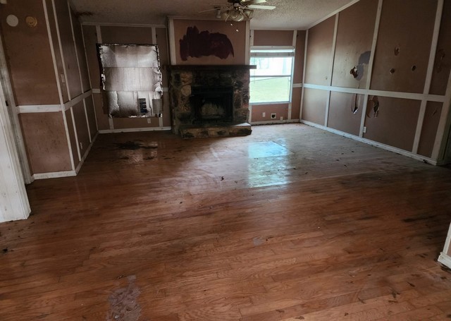 3 Brandon Road Huntsville, TX 77320 - Photo 4 of 16 Living Room with Fireplace.
