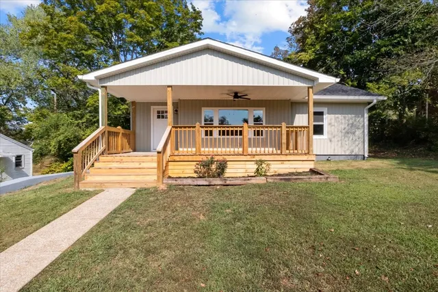 $365,000 | 422 High Street, Dickson, TN 37055