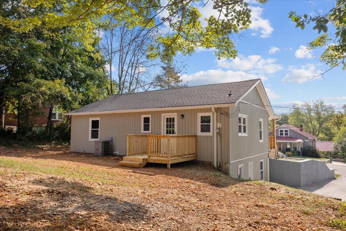 422 High Street Dickson, TN 37055 - Photo 38 of 58 a view of a house with a yard