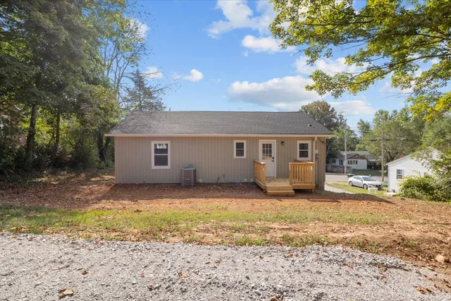 $365,000 | 422 High Street, Dickson, TN 37055