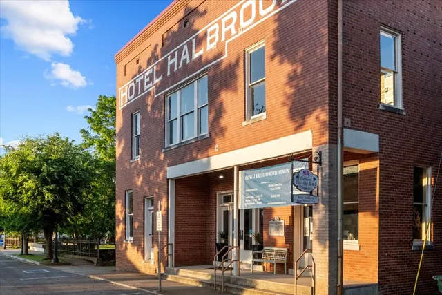 $365,000 | 422 High Street, Dickson, TN 37055