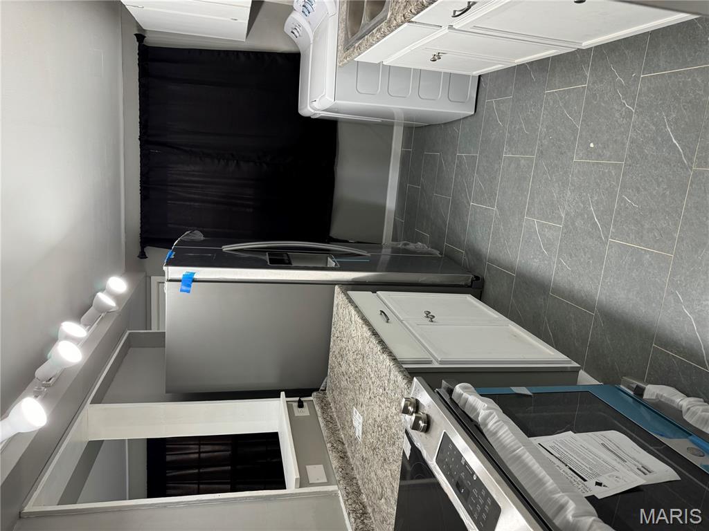 805 Derhake Road Florissant, MO 63033 - Photo 2 of 8