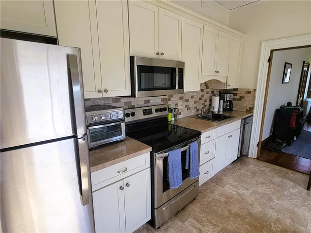 $312,000 | 2951 East Main Road, Unit 4, Portsmouth, RI 02871