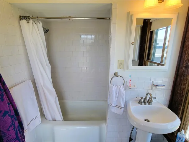 $312,000 | 2951 East Main Road, Unit 4, Portsmouth, RI 02871