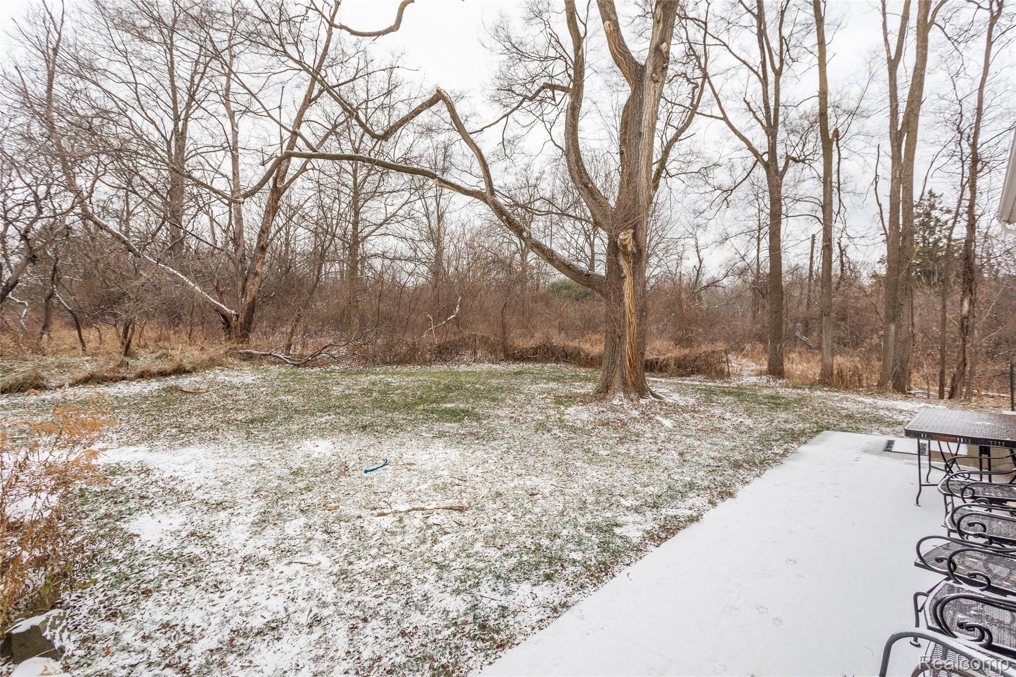 9265 Hartland Road Fenton, MI 48430 - Photo 23 of 35 Exteriors-3.jpg