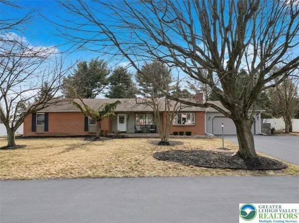 $600,000 | 5429 Curtis Drive, Schnecksville, PA 18078