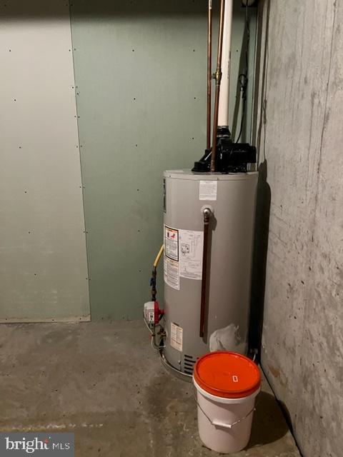 271 West Branch Road Oxford, PA 19363 - Photo 37 of 42 a bathroom with a toilet and a sink