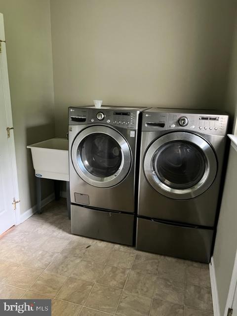 271 West Branch Road Oxford, PA 19363 - Photo 6 of 42 a utility room with dryer and washer