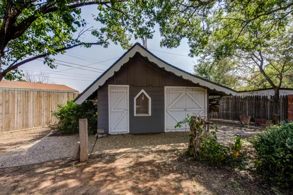 $412,500 | 1301 East Tate Street, Brownfield, TX 79316