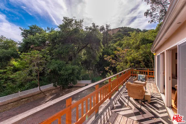 $5,000 | 1671 1/2 Happy Trail, Topanga, CA 90290